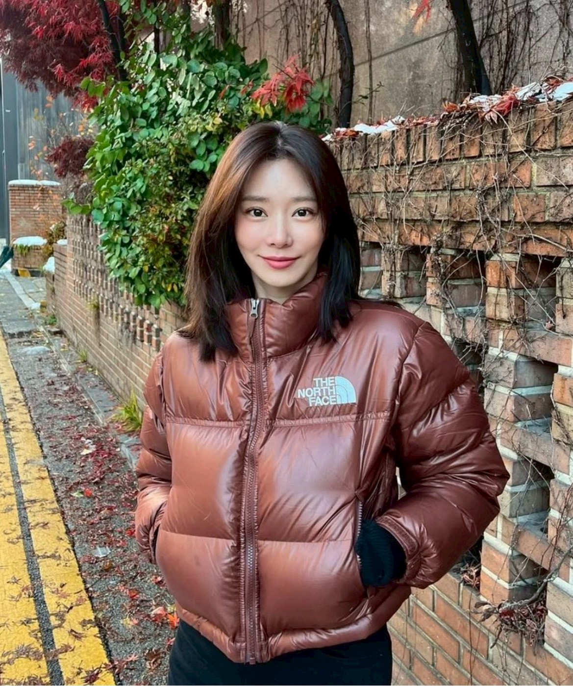 รหัส 0609 The North Face น้ำตาลรุ่นนี้สีเงา(NJ1DQ96B)ไม่มีเลขFill ที่แขนกับสีด้าน(NF0A5GGE)มีเลขFill700
