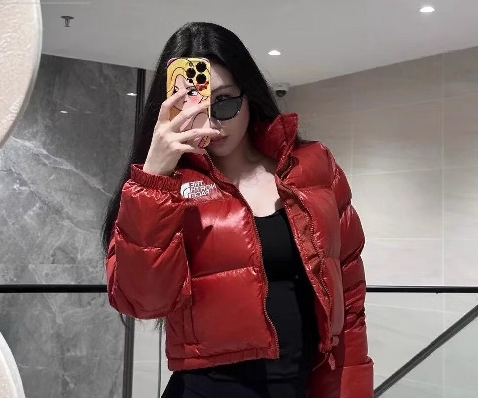 รหัส 0977 The North Face Women's Nuptse Short Jacket Fill700 (NF0A5GGE)